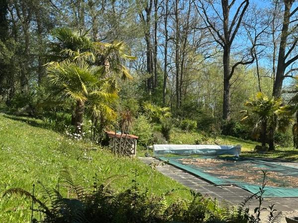 Maison de campagne, isolée, parc arboré, piscine