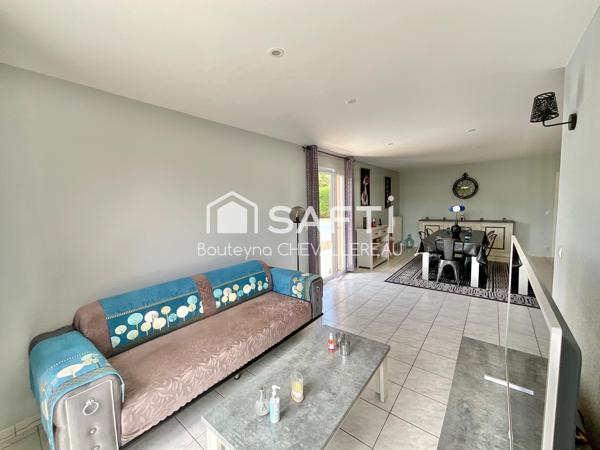 Maison avec 3 chambres, jardin, garage et piscine