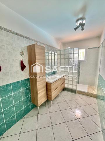 Maison avec 3 chambres, jardin, garage et piscine