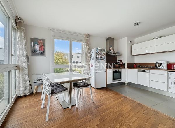 ISSY LES MOULINEAUX - QUARTIER FORT D'ISSY - Appartement 4 pièces avec 3 chambres et une terrasse