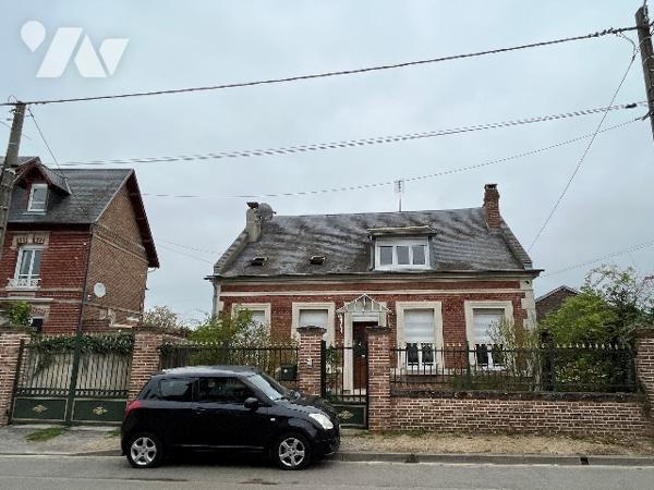 Maison d'habitation comprenant : salon-séjour, cuisine, 4 chambres, 2 salles de bains, jardin garage