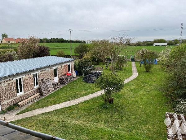 Maison d'habitation comprenant : salon-séjour, cuisine, 4 chambres, 2 salles de bains, jardin garage