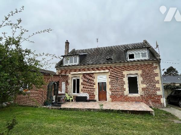 Maison d'habitation comprenant : salon-séjour, cuisine, 4 chambres, 2 salles de bains, jardin garage