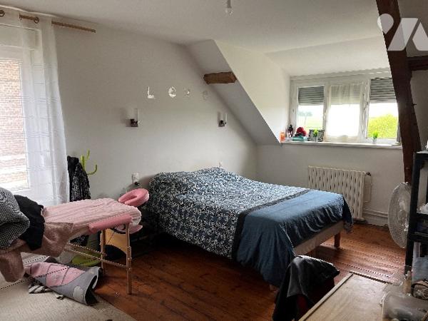 Maison d'habitation comprenant : salon-séjour, cuisine, 4 chambres, 2 salles de bains, jardin garage