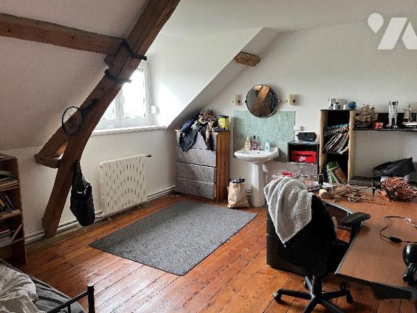 Maison d'habitation comprenant : salon-séjour, cuisine, 4 chambres, 2 salles de bains, jardin garage