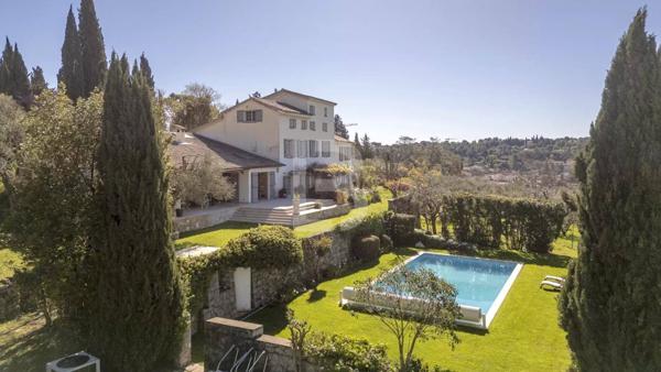 Propriété d'exception avec jardin d'1,6 hectares