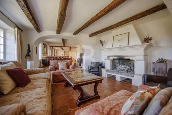 Propriété d'exception avec jardin d'1,6 hectares