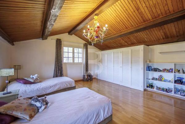 Propriété d'exception avec jardin d'1,6 hectares