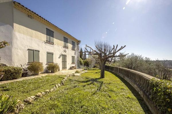 Propriété d'exception avec jardin d'1,6 hectares