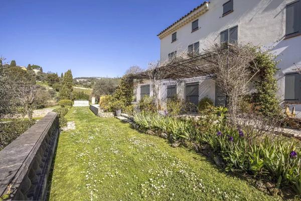 Propriété d'exception avec jardin d'1,6 hectares