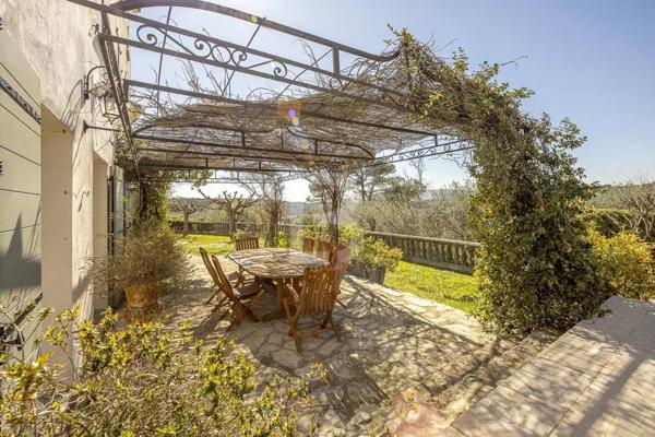 Propriété d'exception avec jardin d'1,6 hectares