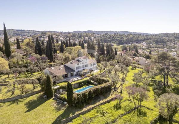 Propriété d'exception avec jardin d'1,6 hectares