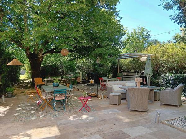 Cahors 46000 maison de 150 m², 3 chambres, grand terrain avec piscine
