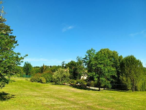 Cahors 46000 maison de 150 m², 3 chambres, grand terrain avec piscine