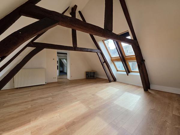 APPARTEMENT 3 CHAMBRES VIEILLE VILLE