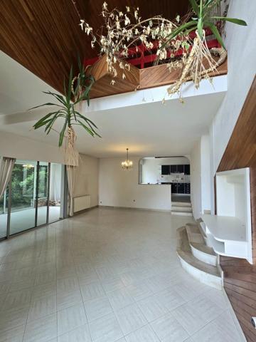 Maison d'architecte avec piscine et deux studios loués