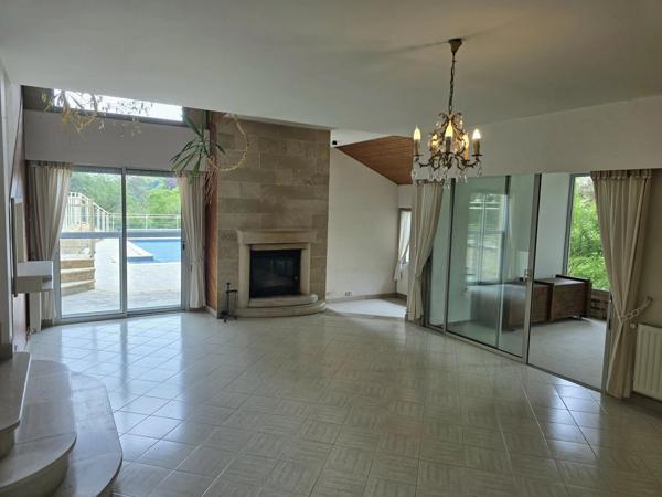 Maison d'architecte avec piscine et deux studios loués