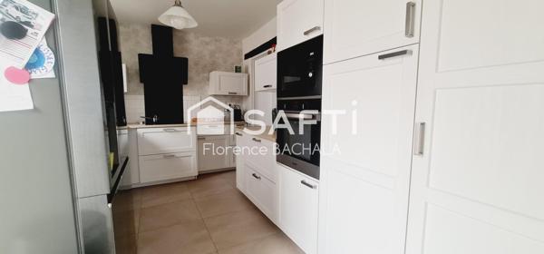 Maison de charme rénovée - 208 m² habitables avec piscine et dépendances sur une parcelle de 512 m²