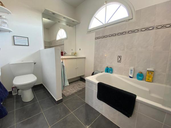 Maison moderne 4 chambres – Vie de plain-pied – Environnement calme