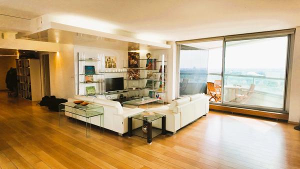 Appartement de standing 140 m² – Triple exposition – Résidence Le France, aux portes de La Défense