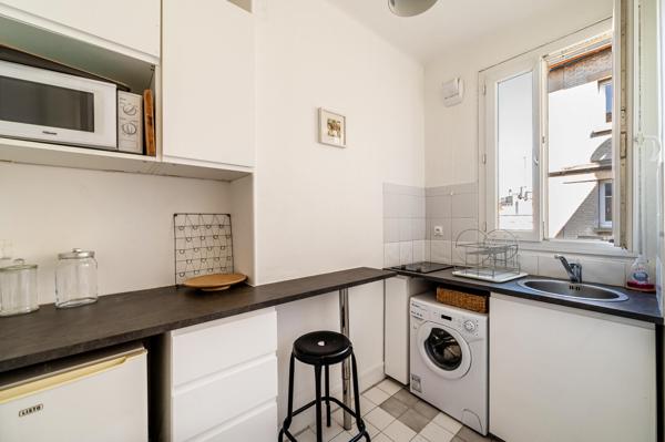 Appartement calme et lumineux, proche métro et commerces.