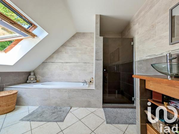 Maison 7 pièces de 190 m² à Les Mureaux (78130)