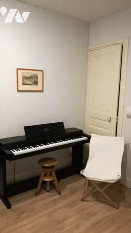 Appartement de 4 pièces au 3ᵉ étage avec ascenseur, en annexes: cave et grenier.