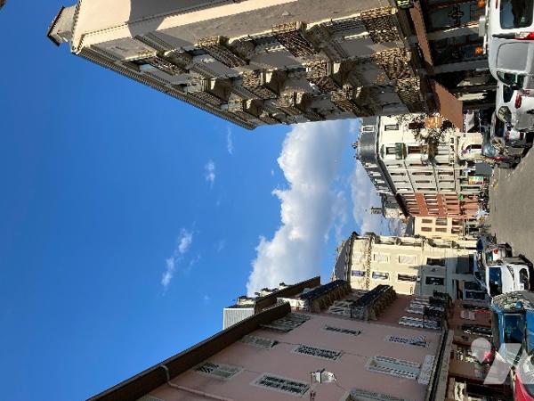 Appartement de 4 pièces au 3ᵉ étage avec ascenseur, en annexes: cave et grenier.