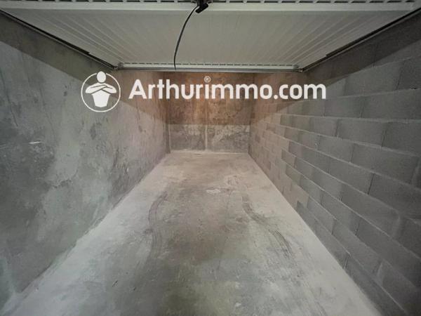 Location                                                      Garage
                        
                                         13 m2                     à Trévoux