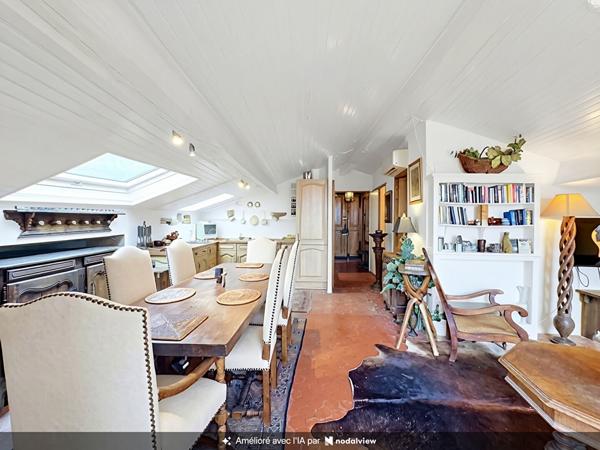 EXCLUSIVITÉ - VIEIL ANTIBES -DERNIER ÉTAGE - 86 M² _ APPARTEMENT