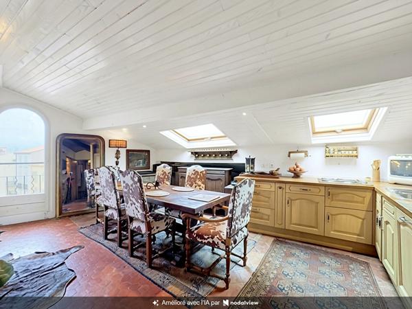 EXCLUSIVITÉ - VIEIL ANTIBES -DERNIER ÉTAGE - 86 M² _ APPARTEMENT