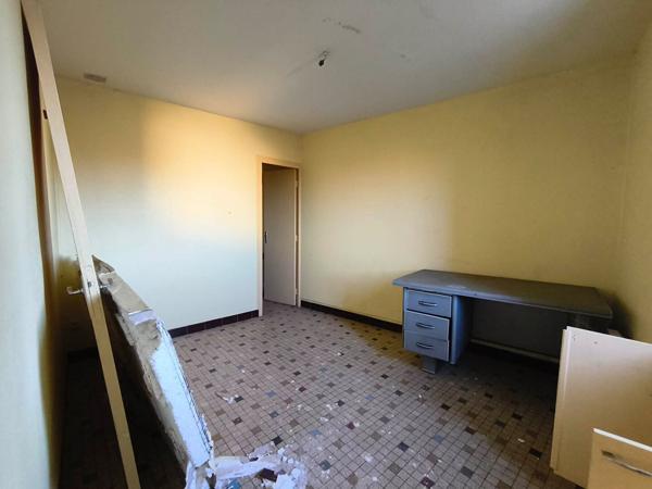 49500 SEGRE EN ANJOU BLEU APPARTEMENT T2 A RENOVER - CENTRE VILLE