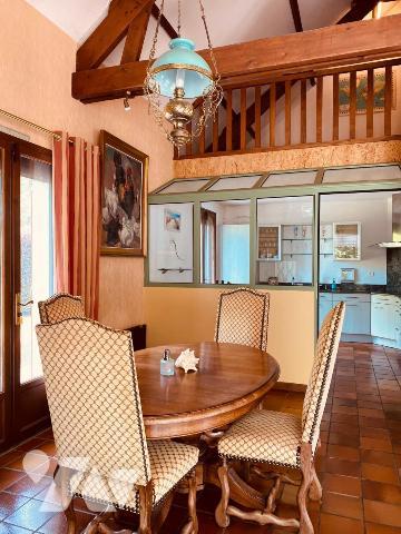 CARQUEFOU, Monceaux. Maison de 158 m² sur un parc de 2064 m² avec piscine. Libre à la vente.