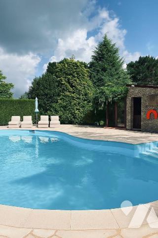 CARQUEFOU, Monceaux. Maison de 158 m² sur un parc de 2064 m² avec piscine. Libre à la vente.