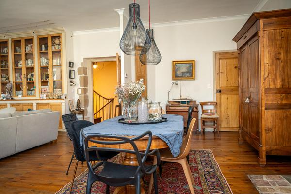 Maison en coeur de ville avec jardin arboré