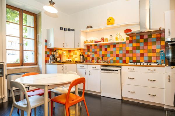 Maison en coeur de ville avec jardin arboré
