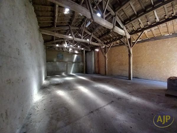 Location parking Gaillan En Medoc : 490 € - AJP Lesparre Immobilier