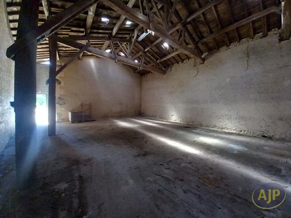 Location parking Gaillan En Medoc : 490 € - AJP Lesparre Immobilier