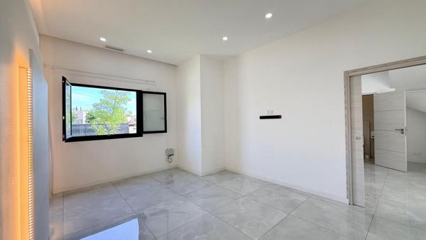 RIVESALTES, VILLA 3 FACES DE 140M2, GARAGE, JARDIN ET PISCINE