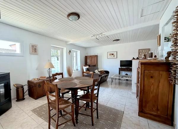 LE CHARME D'UNE MAISON VENDÉENNE, ENTRE BOURG ET OCÉAN
