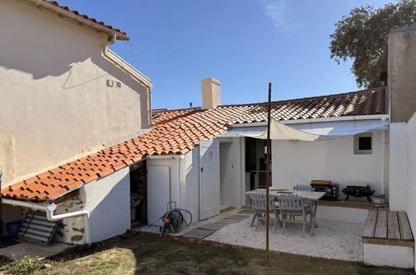 LE CHARME D'UNE MAISON VENDÉENNE, ENTRE BOURG ET OCÉAN