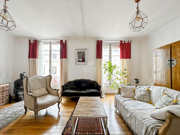 Versailles Saint-Louis Appartement 3 pièces d'environ 61 m² situé au 2ème étage avec chambre de service de 10.42 m² carrez et cave €475 000 ** - Référence 25831