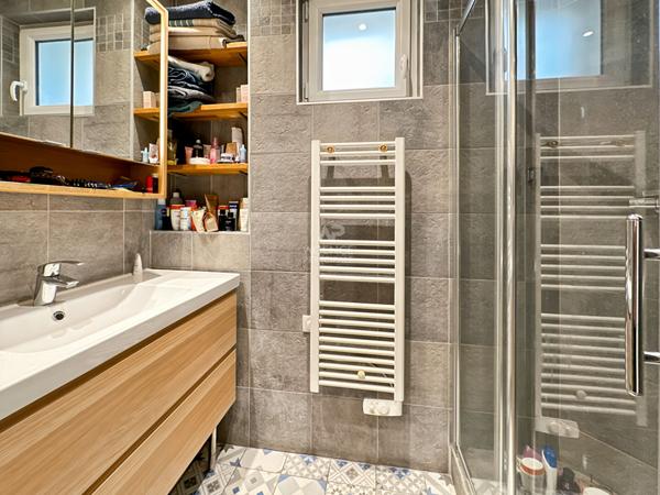 Versailles Saint-Louis Appartement 3 pièces d'environ 61 m² situé au 2ème étage avec chambre de service de 10.42 m² carrez et cave €475 000 ** - Référence 25831