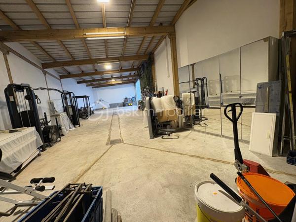 Local de stockage de 201,22 m²