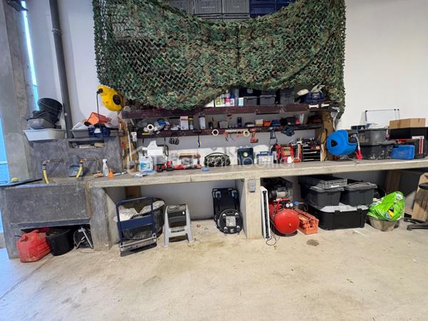 Local de stockage de 201,22 m²