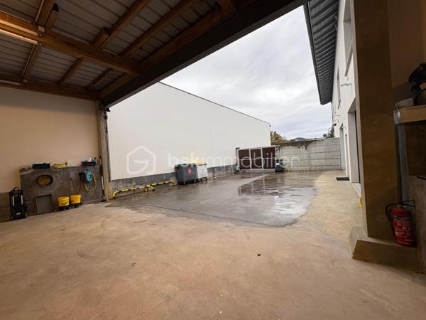 Local de stockage de 201,22 m²