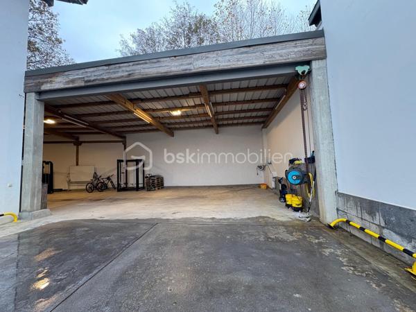 Local de stockage de 201,22 m²