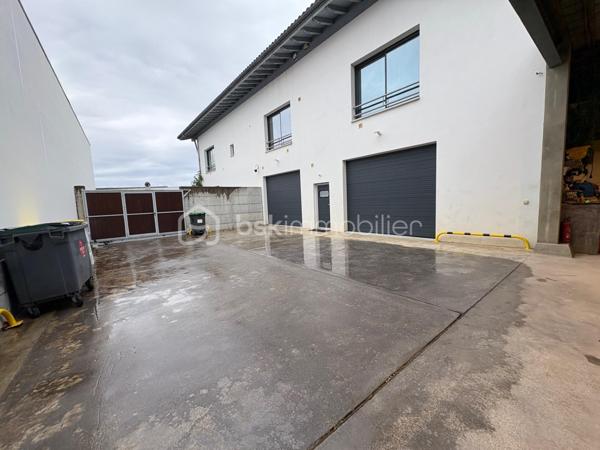 Local de stockage de 201,22 m²