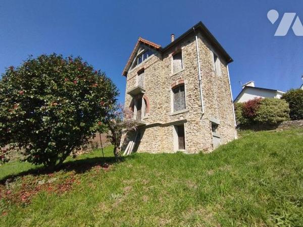 PONT AVEN maison de caractère en cours de rénovation elle se compose de trois plateaux pouvant ...