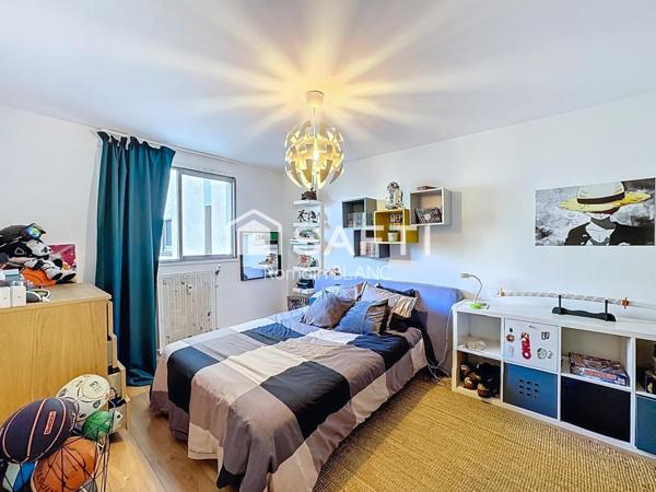 Superbe appartement 4 pièces avec balcon, parking et cave